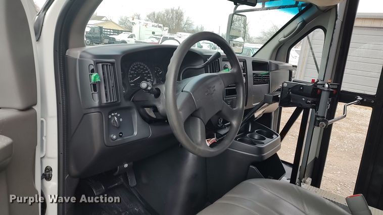 image for item LA9329 2004 Chevrolet Express G3500  school bus