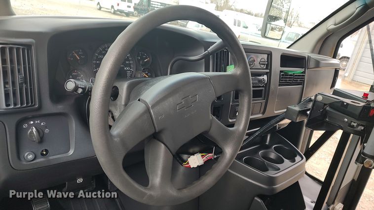image for item LA9329 2004 Chevrolet Express G3500  school bus