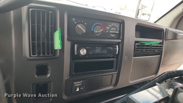 image for item LA9329 2004 Chevrolet Express G3500  school bus