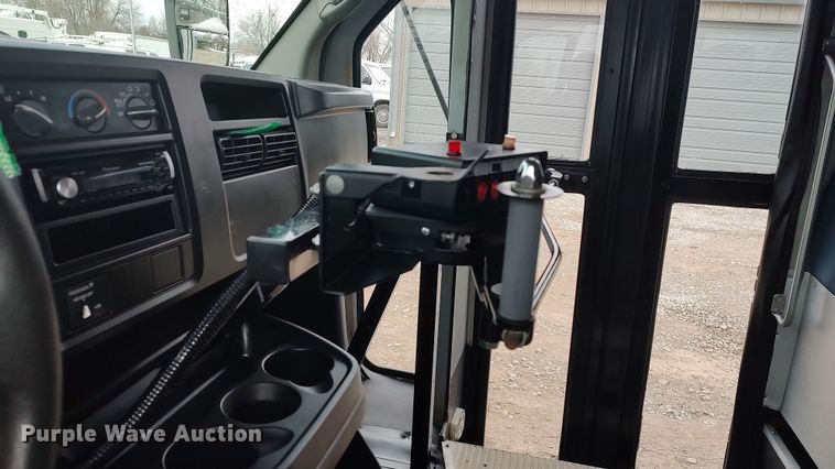 image for item LA9329 2004 Chevrolet Express G3500  school bus