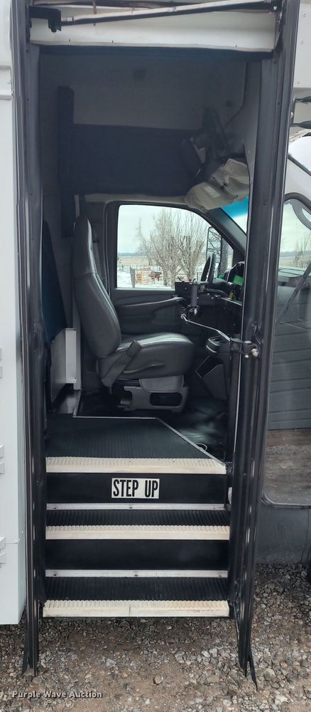 image for item LA9329 2004 Chevrolet Express G3500  school bus