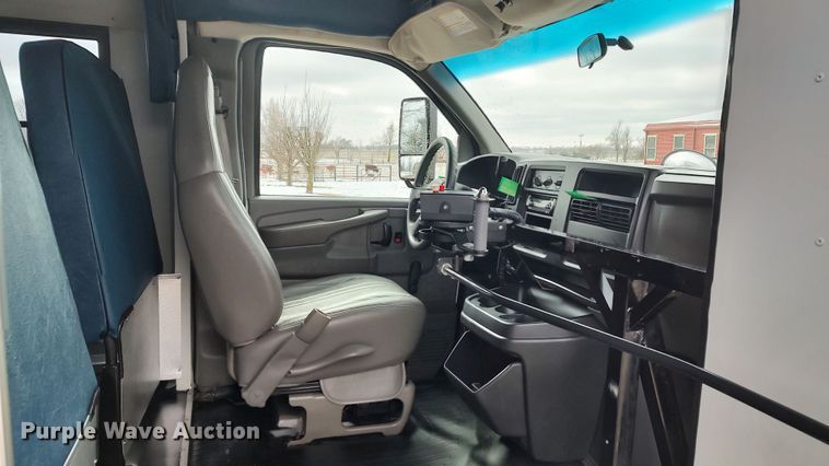 image for item LA9329 2004 Chevrolet Express G3500  school bus