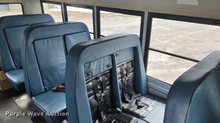 image for item LA9329 2004 Chevrolet Express G3500  school bus