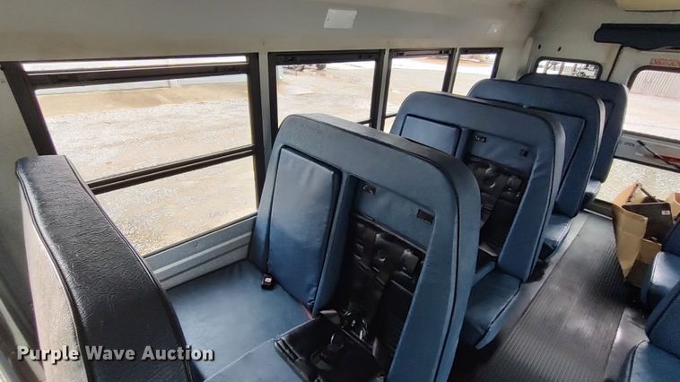 image for item LA9329 2004 Chevrolet Express G3500  school bus