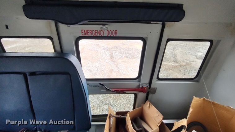 image for item LA9329 2004 Chevrolet Express G3500  school bus