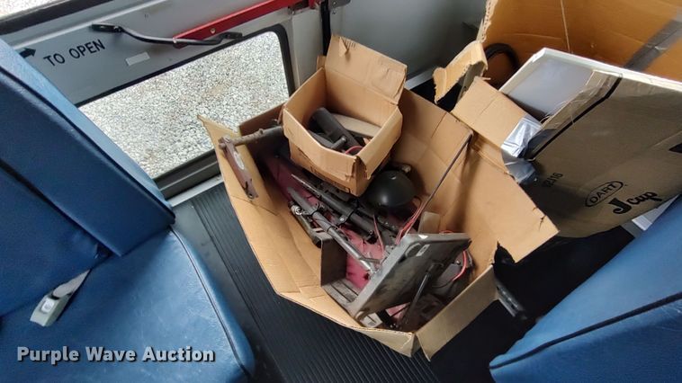 image for item LA9329 2004 Chevrolet Express G3500  school bus