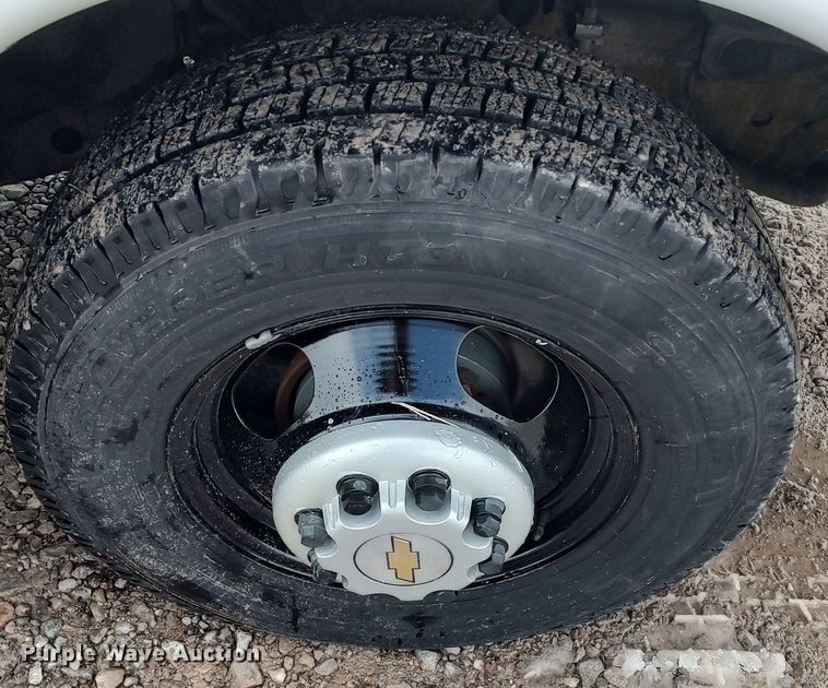 image for item LA9329 2004 Chevrolet Express G3500  school bus