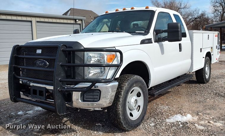 image for item LA9330 2011 Ford F350 Super Duty  SuperCab utility bed pickup truck