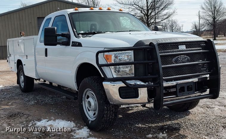 image for item LA9330 2011 Ford F350 Super Duty  SuperCab utility bed pickup truck