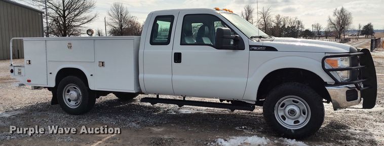 image for item LA9330 2011 Ford F350 Super Duty  SuperCab utility bed pickup truck