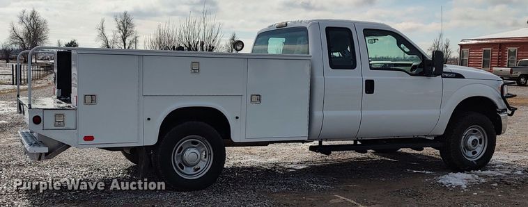 image for item LA9330 2011 Ford F350 Super Duty  SuperCab utility bed pickup truck