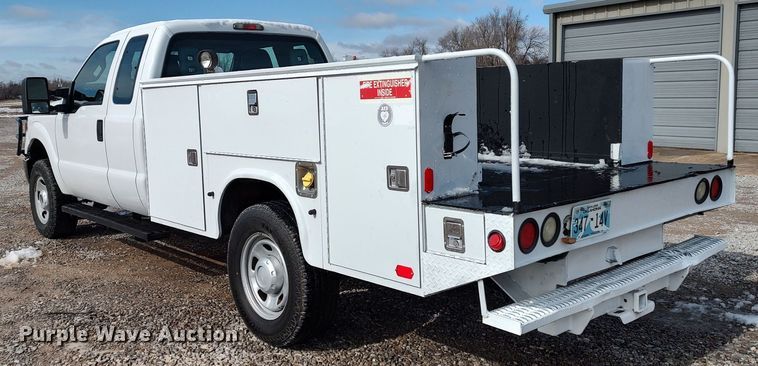 image for item LA9330 2011 Ford F350 Super Duty  SuperCab utility bed pickup truck