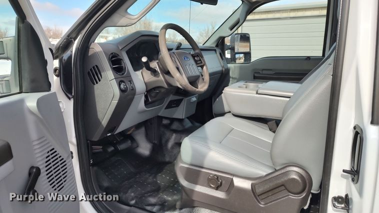 image for item LA9330 2011 Ford F350 Super Duty  SuperCab utility bed pickup truck