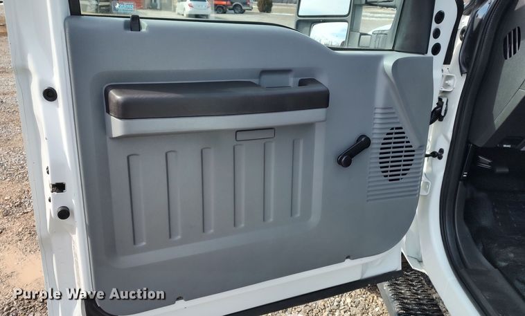 image for item LA9330 2011 Ford F350 Super Duty  SuperCab utility bed pickup truck