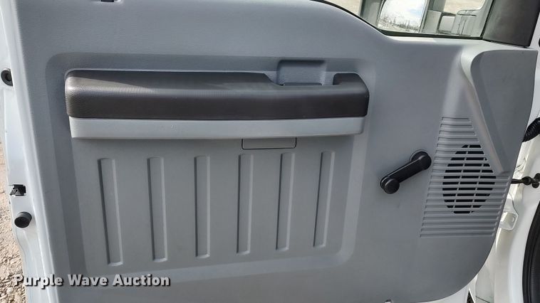 image for item LA9330 2011 Ford F350 Super Duty  SuperCab utility bed pickup truck