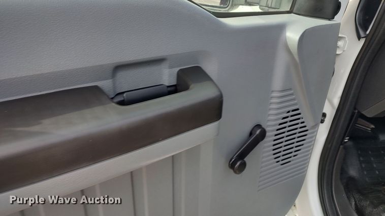 image for item LA9330 2011 Ford F350 Super Duty  SuperCab utility bed pickup truck