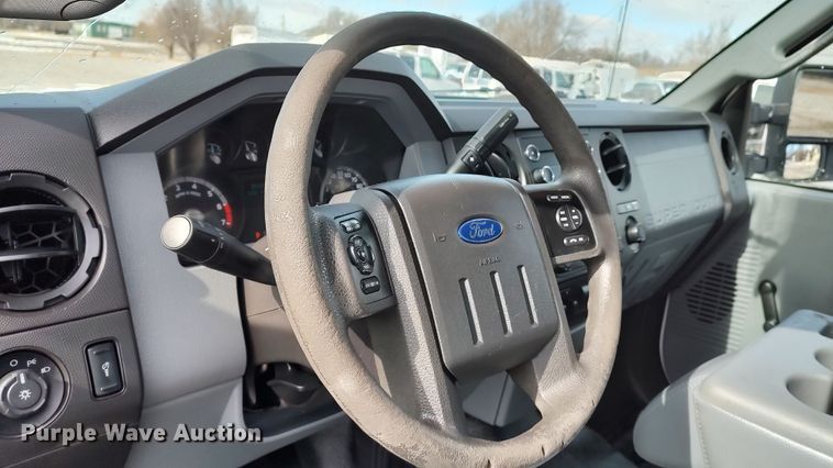 image for item LA9330 2011 Ford F350 Super Duty  SuperCab utility bed pickup truck