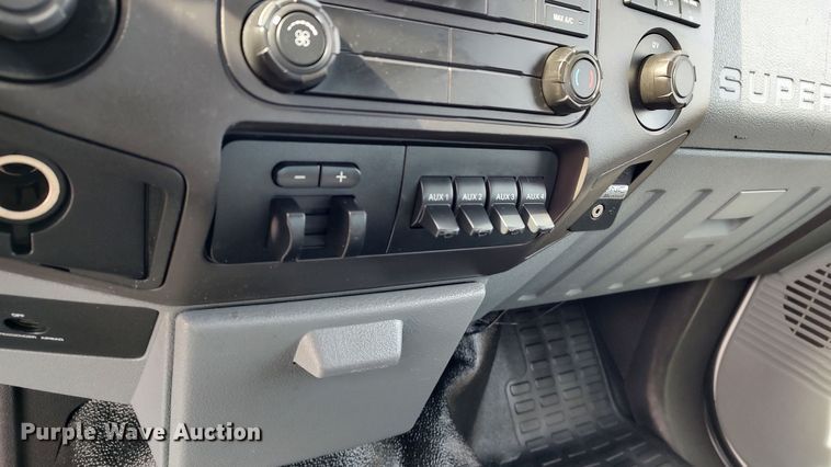 image for item LA9330 2011 Ford F350 Super Duty  SuperCab utility bed pickup truck