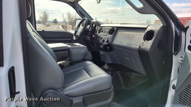 image for item LA9330 2011 Ford F350 Super Duty  SuperCab utility bed pickup truck