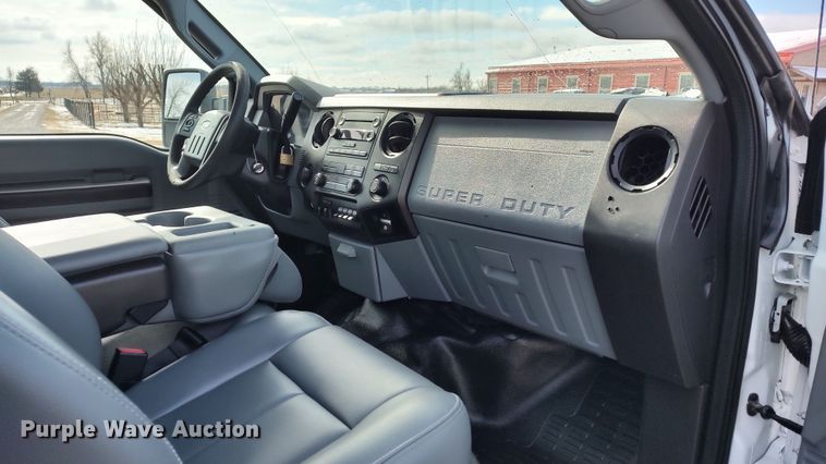 image for item LA9330 2011 Ford F350 Super Duty  SuperCab utility bed pickup truck