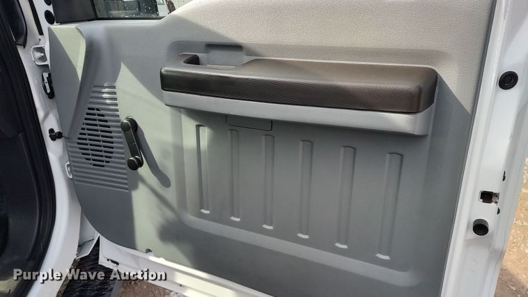 image for item LA9330 2011 Ford F350 Super Duty  SuperCab utility bed pickup truck