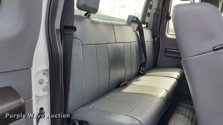 image for item LA9330 2011 Ford F350 Super Duty  SuperCab utility bed pickup truck