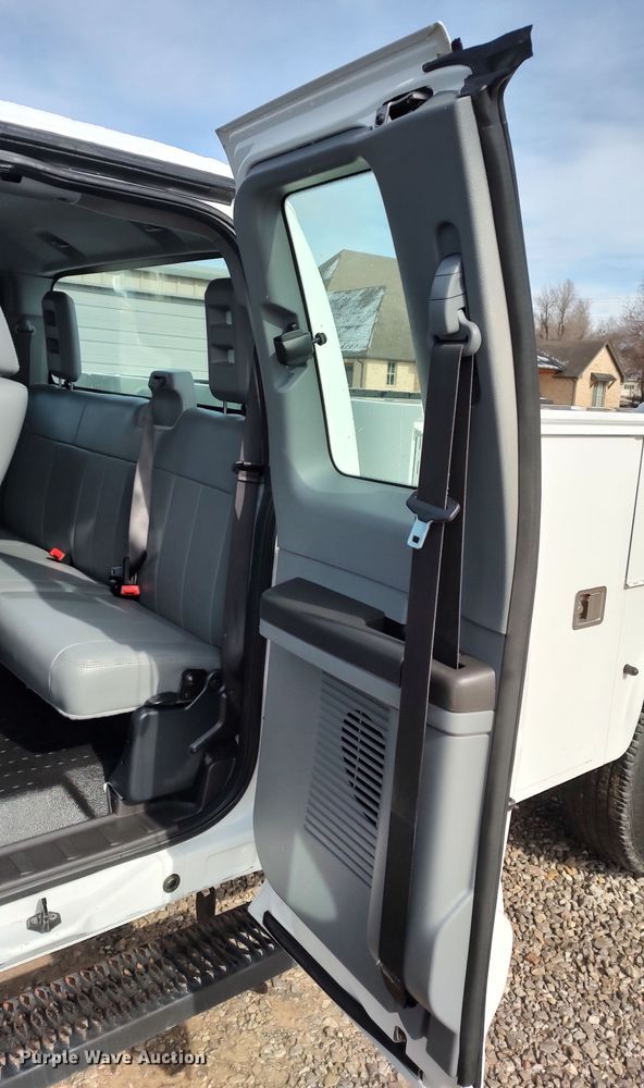 image for item LA9330 2011 Ford F350 Super Duty  SuperCab utility bed pickup truck