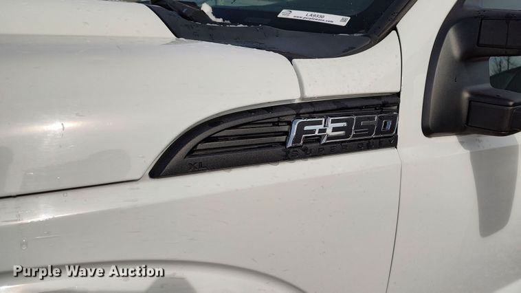 image for item LA9330 2011 Ford F350 Super Duty  SuperCab utility bed pickup truck