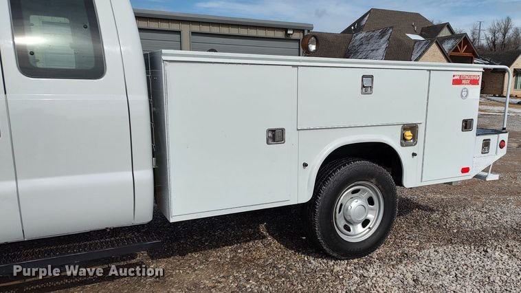 image for item LA9330 2011 Ford F350 Super Duty  SuperCab utility bed pickup truck