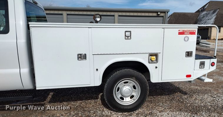 image for item LA9330 2011 Ford F350 Super Duty  SuperCab utility bed pickup truck