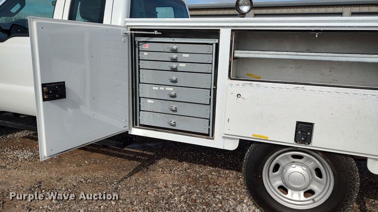 image for item LA9330 2011 Ford F350 Super Duty  SuperCab utility bed pickup truck