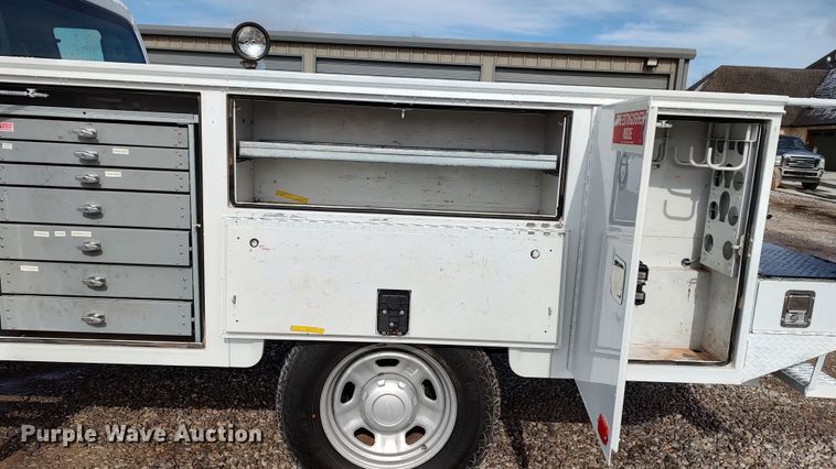 image for item LA9330 2011 Ford F350 Super Duty  SuperCab utility bed pickup truck