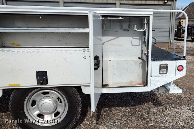 image for item LA9330 2011 Ford F350 Super Duty  SuperCab utility bed pickup truck