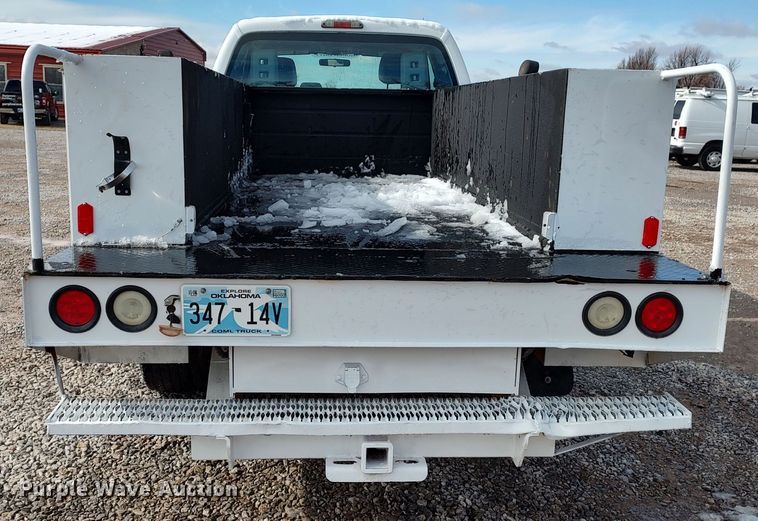 image for item LA9330 2011 Ford F350 Super Duty  SuperCab utility bed pickup truck