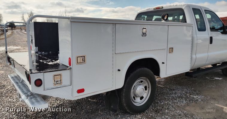 image for item LA9330 2011 Ford F350 Super Duty  SuperCab utility bed pickup truck