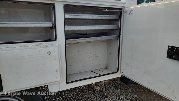 image for item LA9330 2011 Ford F350 Super Duty  SuperCab utility bed pickup truck