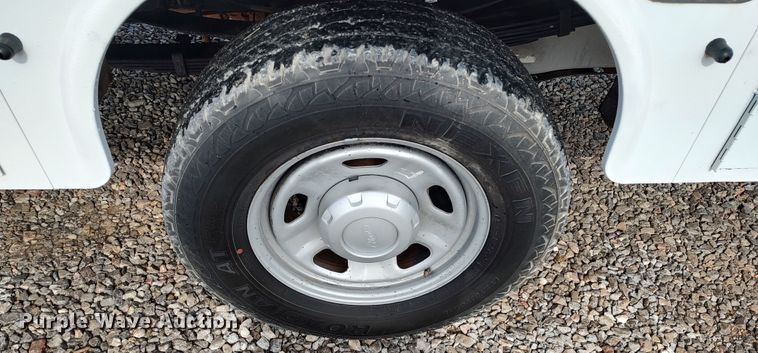 image for item LA9330 2011 Ford F350 Super Duty  SuperCab utility bed pickup truck