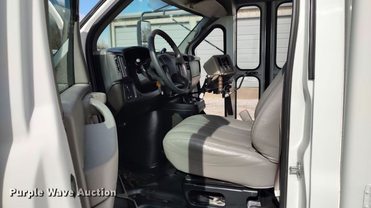 image for item LA9331 2007 Chevrolet Express 3500  school bus