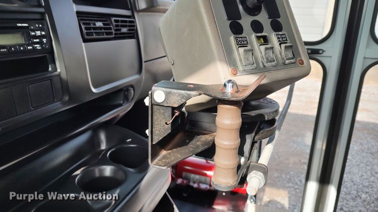 image for item LA9331 2007 Chevrolet Express 3500  school bus