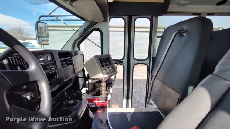 image for item LA9331 2007 Chevrolet Express 3500  school bus