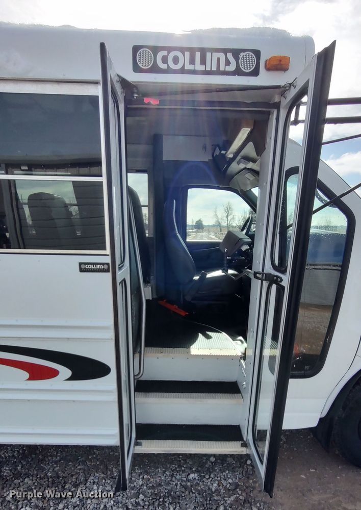 image for item LA9331 2007 Chevrolet Express 3500  school bus