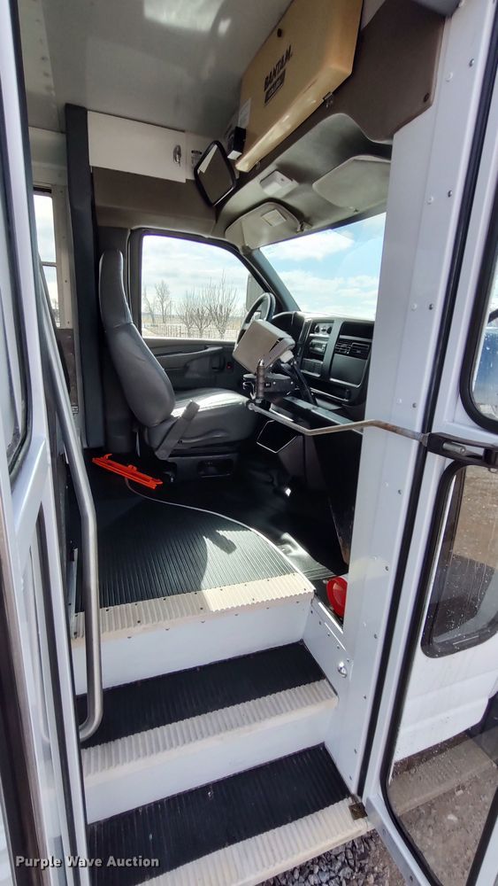 image for item LA9331 2007 Chevrolet Express 3500  school bus