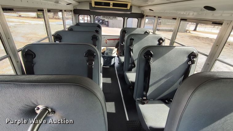 image for item LA9331 2007 Chevrolet Express 3500  school bus