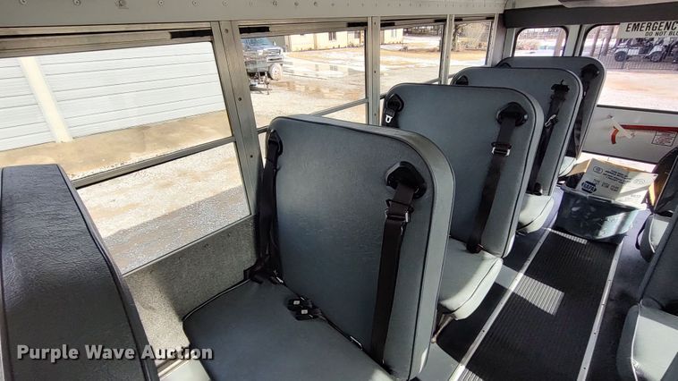 image for item LA9331 2007 Chevrolet Express 3500  school bus