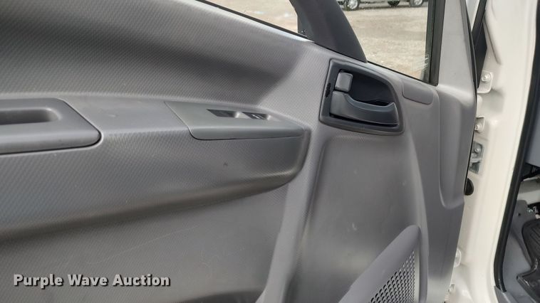 image for item LA9333 2013 Isuzu NPR  box truck