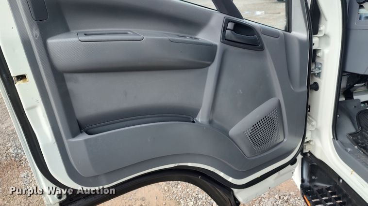 image for item LA9333 2013 Isuzu NPR  box truck