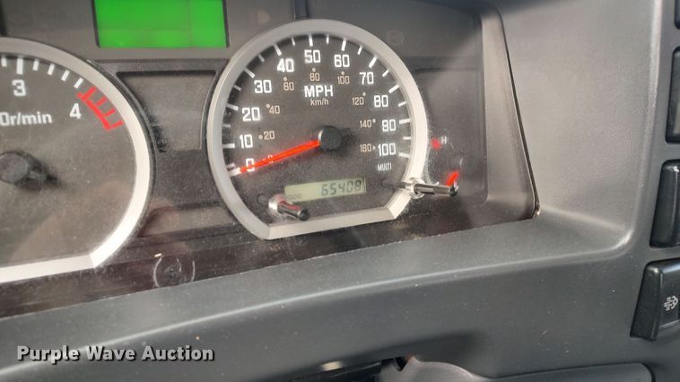 image for item LA9333 2013 Isuzu NPR  box truck