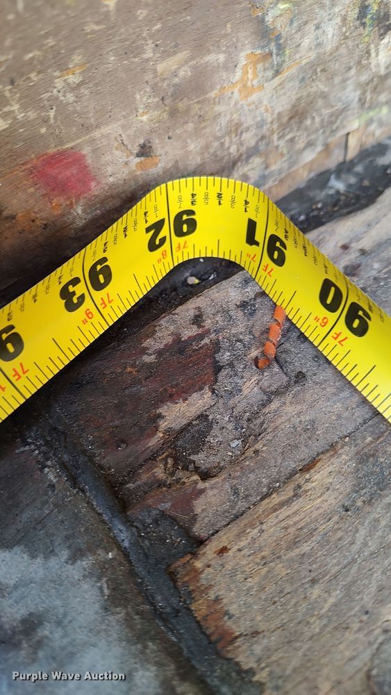 image for item LA9333 2013 Isuzu NPR  box truck