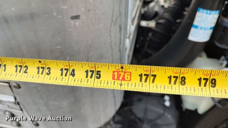 image for item LA9333 2013 Isuzu NPR  box truck