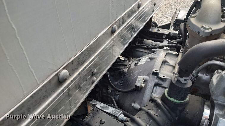 image for item LA9333 2013 Isuzu NPR  box truck